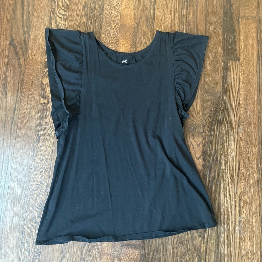 Gap black top with loose flowy sleeves